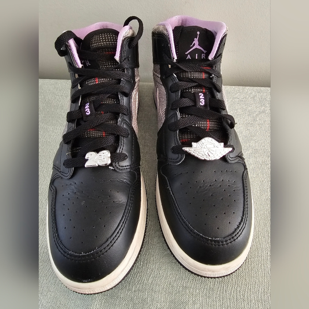 NIKE Air Jordan 1 Mid SE GS Houndstooth & Lilac Youth Sneakers - Picture 5 of 8